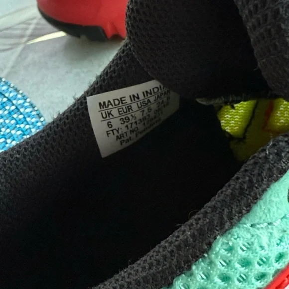 Salomon Vibrant Green and Red Trail Shoes - Picture 10 of 12